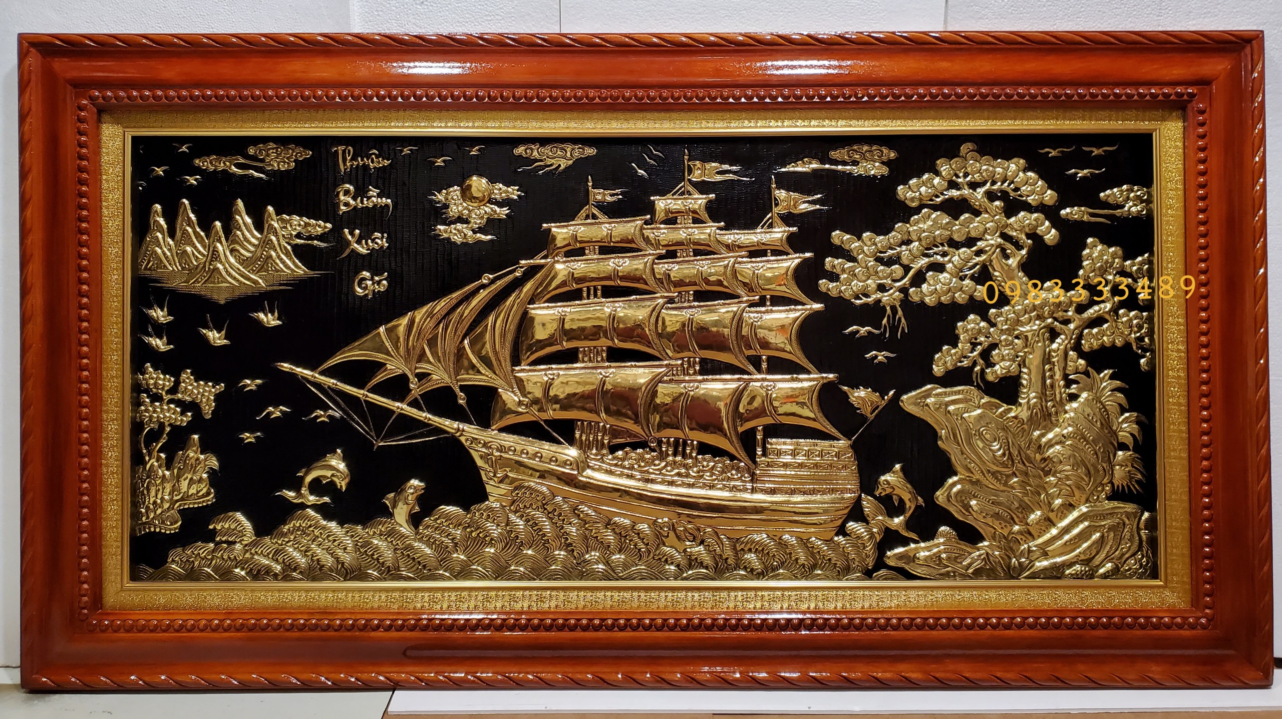 Thuận buồm xuôi gió – Tranh đồng mạ vàng 24k khung gỗ dổi -A114g